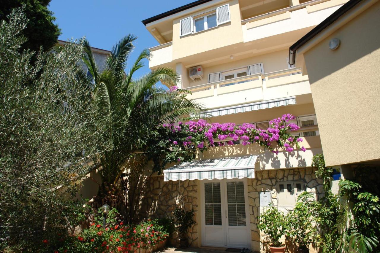 Apartments With A Parking Space Mandre, Pag - 18748 Kolan Bagian luar foto
