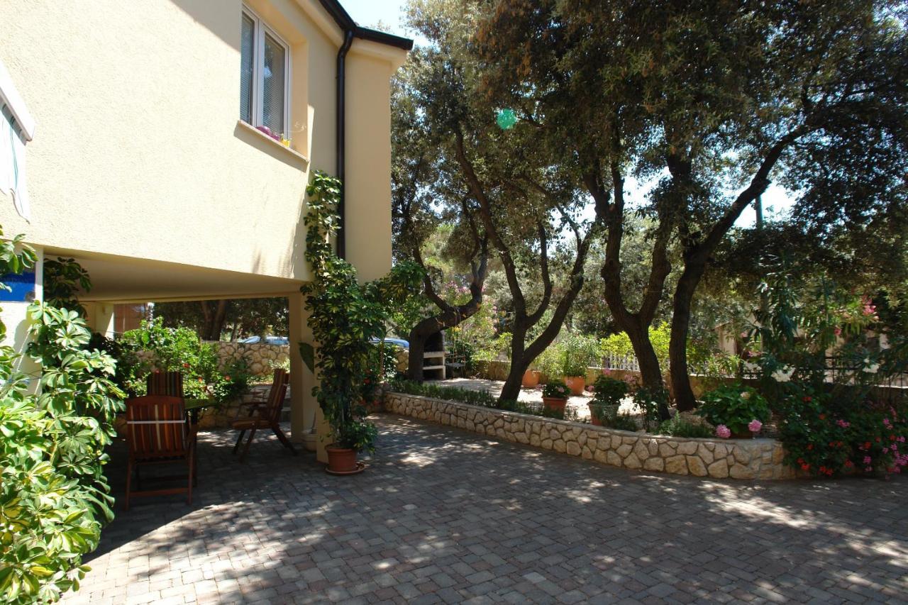 Apartments With A Parking Space Mandre, Pag - 18748 Kolan Bagian luar foto