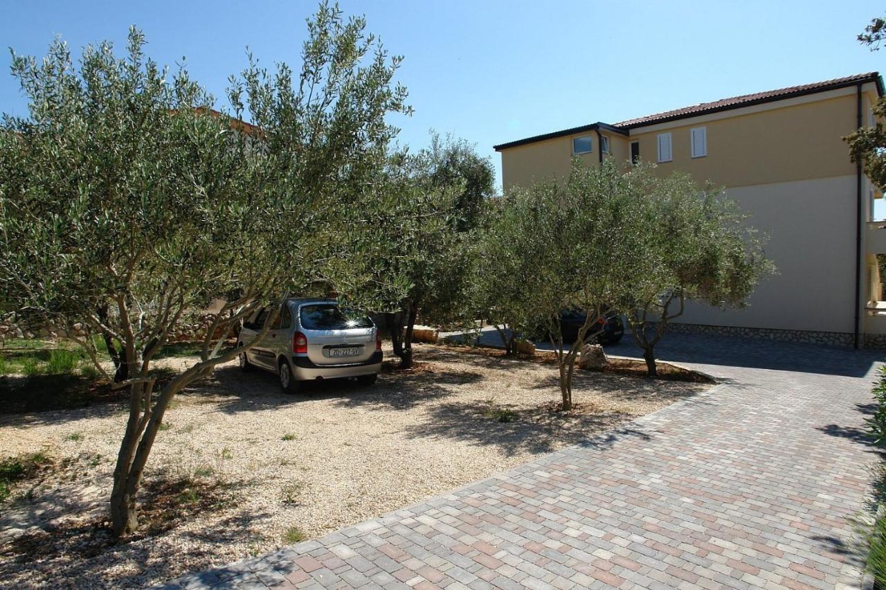 Apartments With A Parking Space Mandre, Pag - 18748 Kolan Bagian luar foto