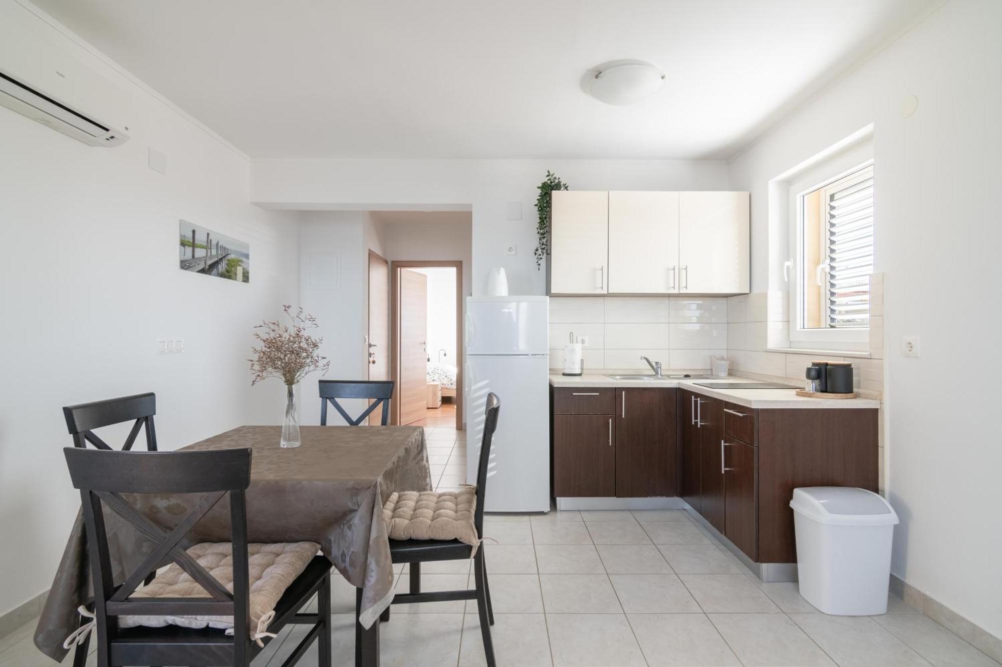 Apartments With A Parking Space Mandre, Pag - 18748 Kolan Bagian luar foto