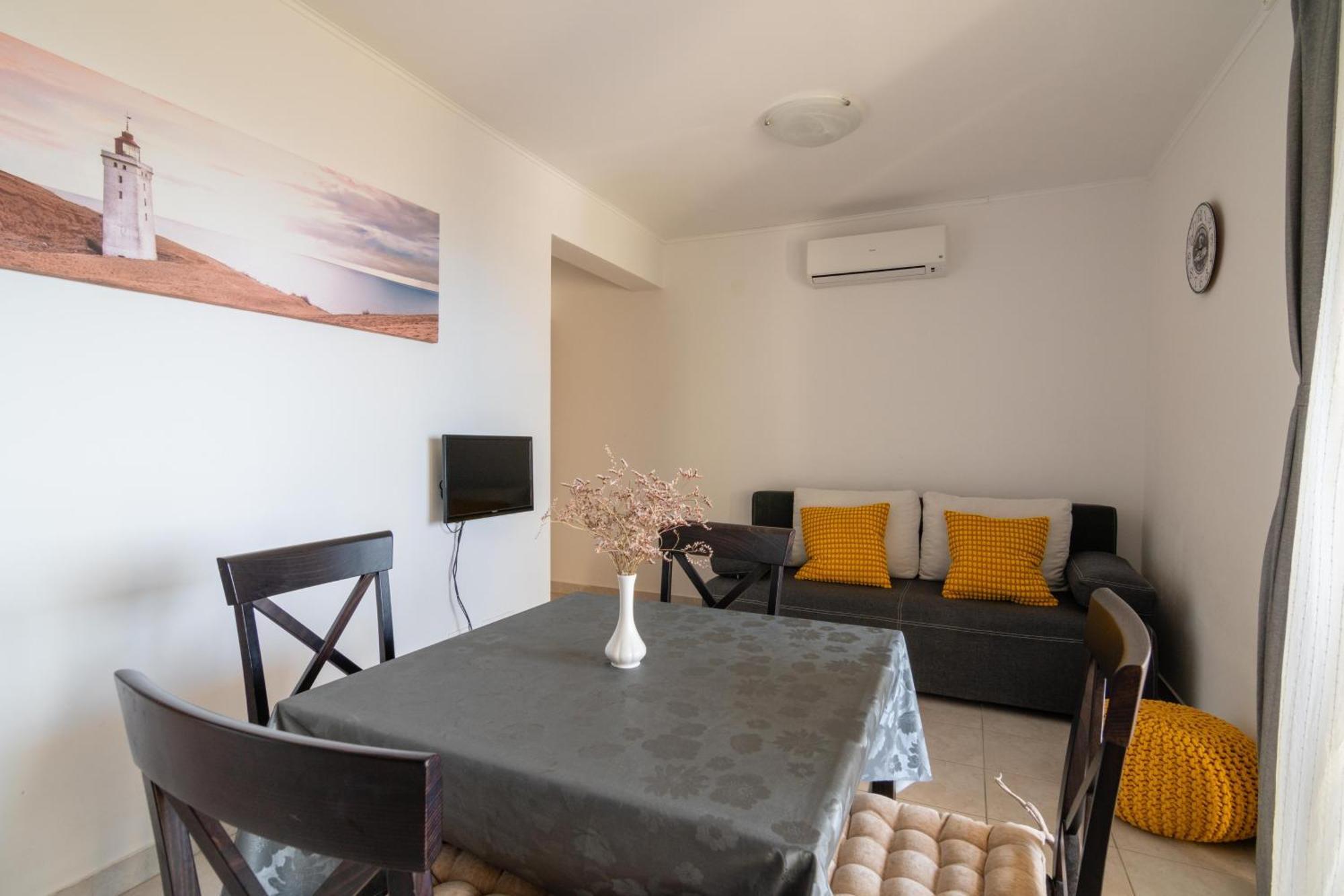 Apartments With A Parking Space Mandre, Pag - 18748 Kolan Bagian luar foto