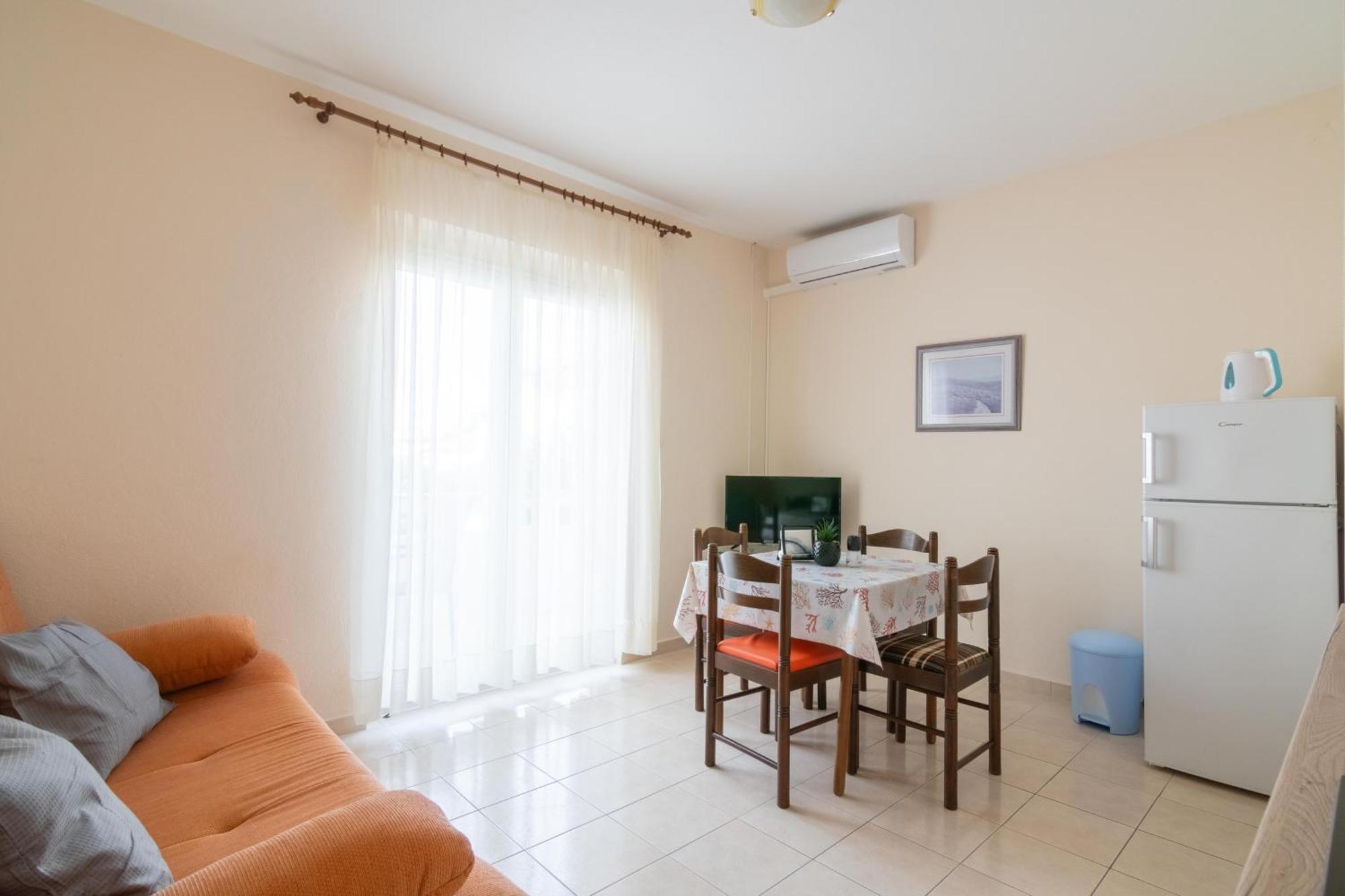 Apartments With A Parking Space Mandre, Pag - 18748 Kolan Bagian luar foto