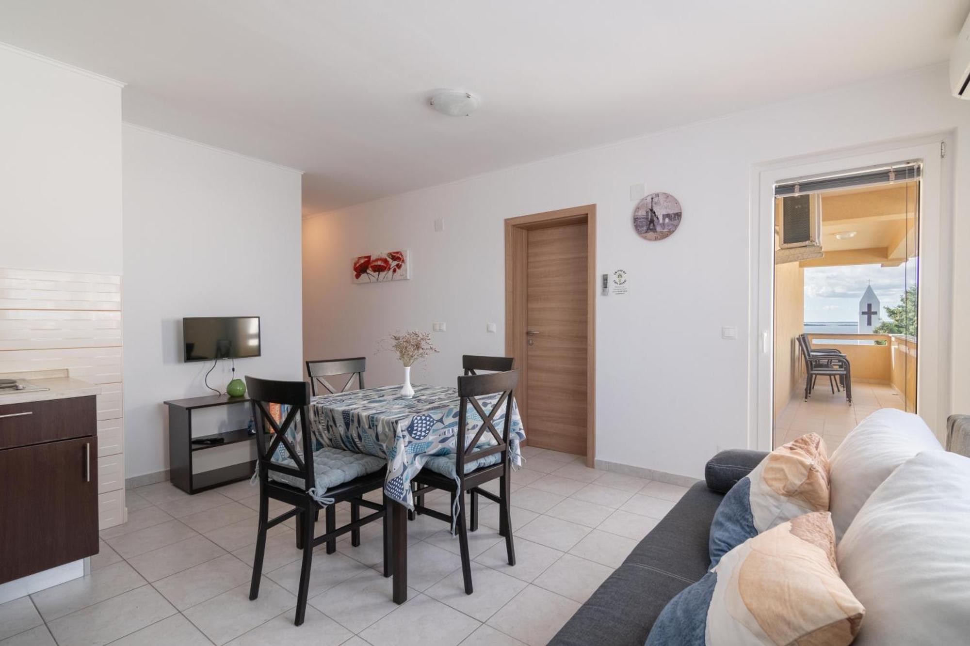Apartments With A Parking Space Mandre, Pag - 18748 Kolan Bagian luar foto