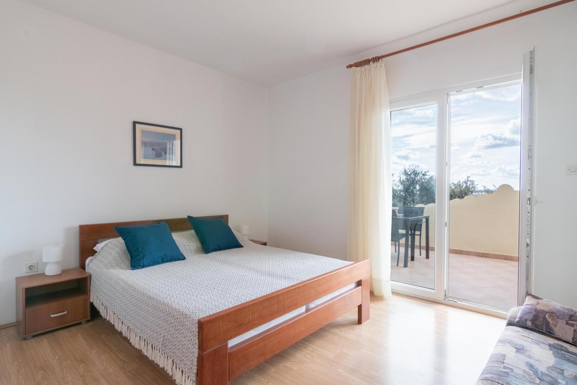Apartments With A Parking Space Mandre, Pag - 18748 Kolan Bagian luar foto