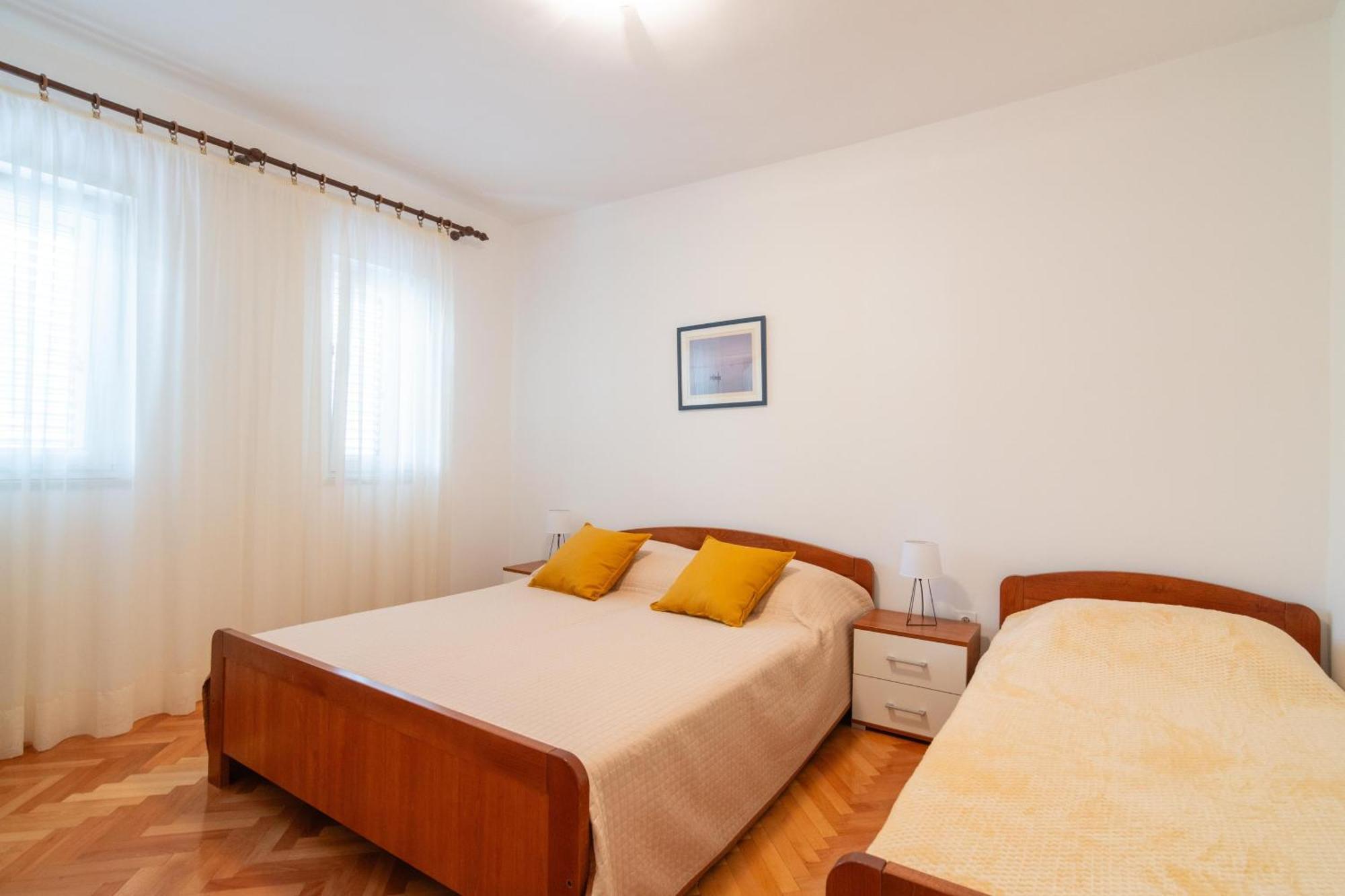 Apartments With A Parking Space Mandre, Pag - 18748 Kolan Bagian luar foto