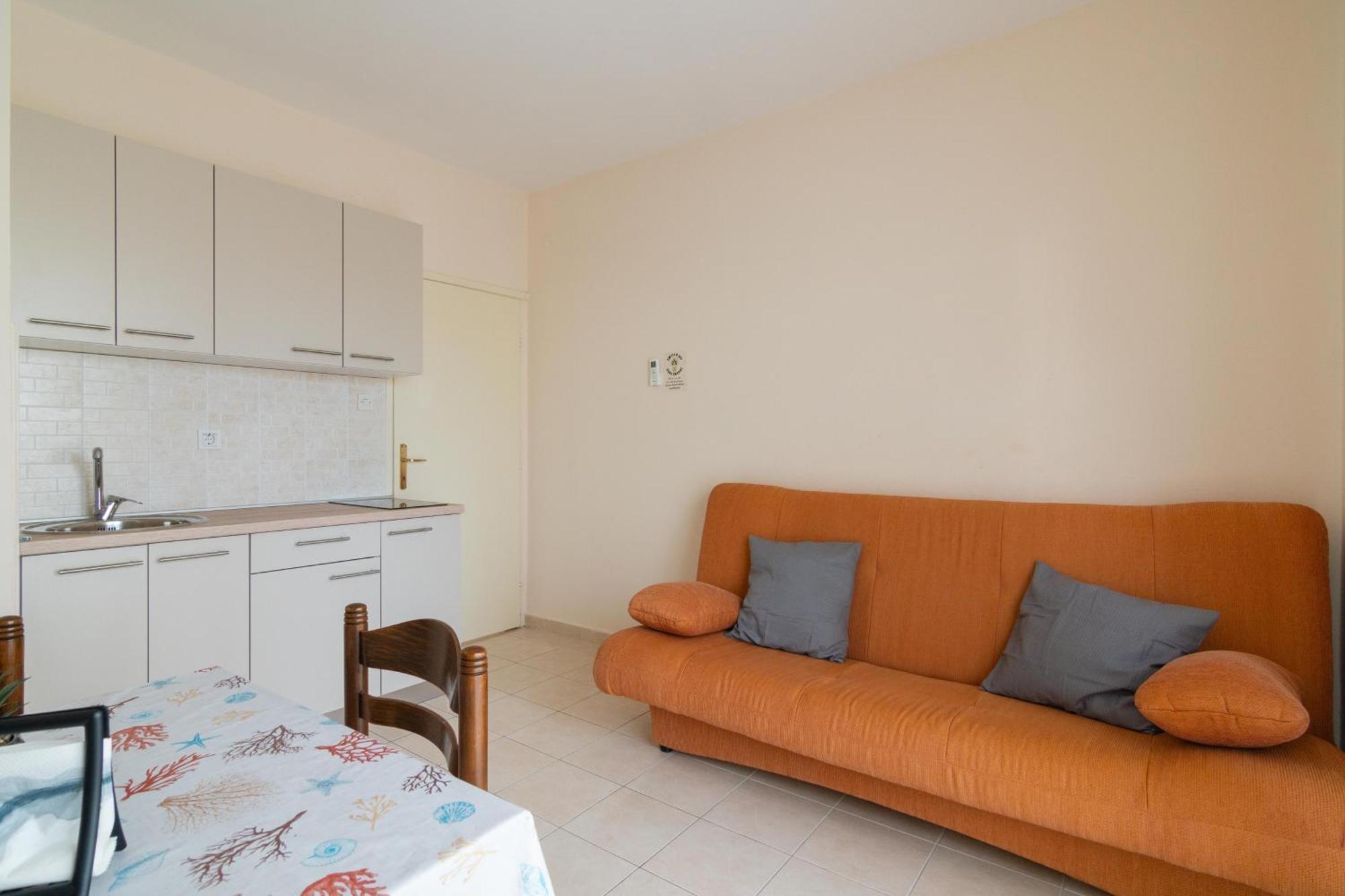 Apartments With A Parking Space Mandre, Pag - 18748 Kolan Bagian luar foto
