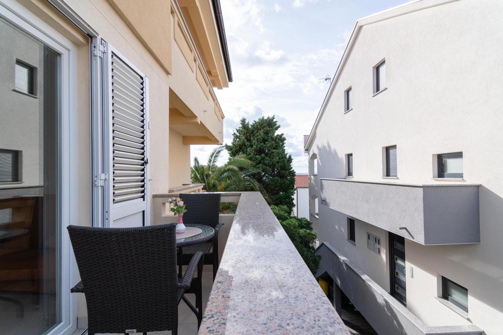 Apartments With A Parking Space Mandre, Pag - 18748 Kolan Bagian luar foto