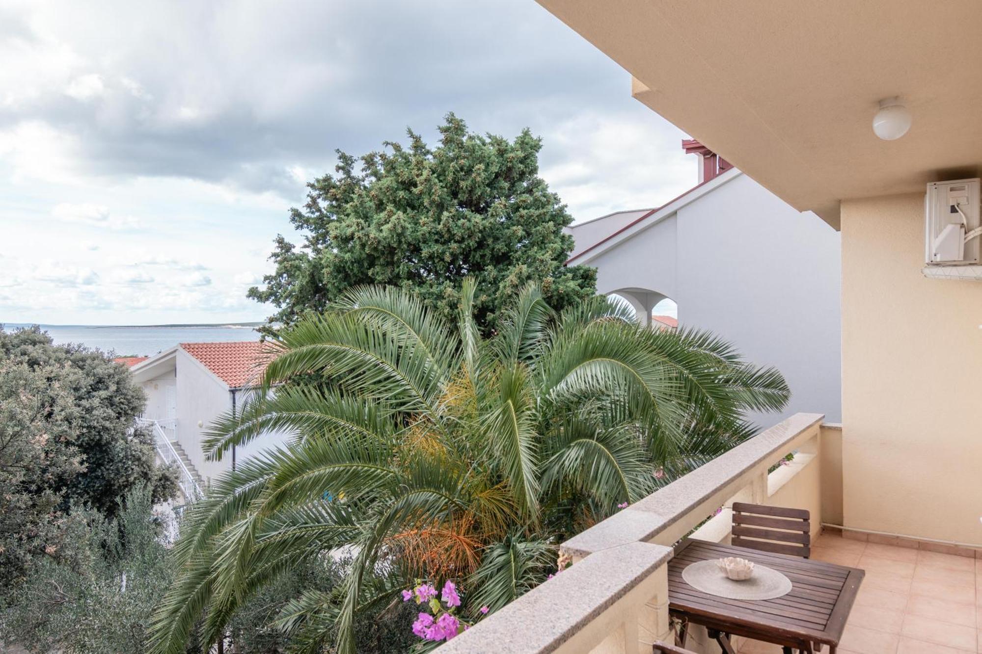 Apartments With A Parking Space Mandre, Pag - 18748 Kolan Bagian luar foto