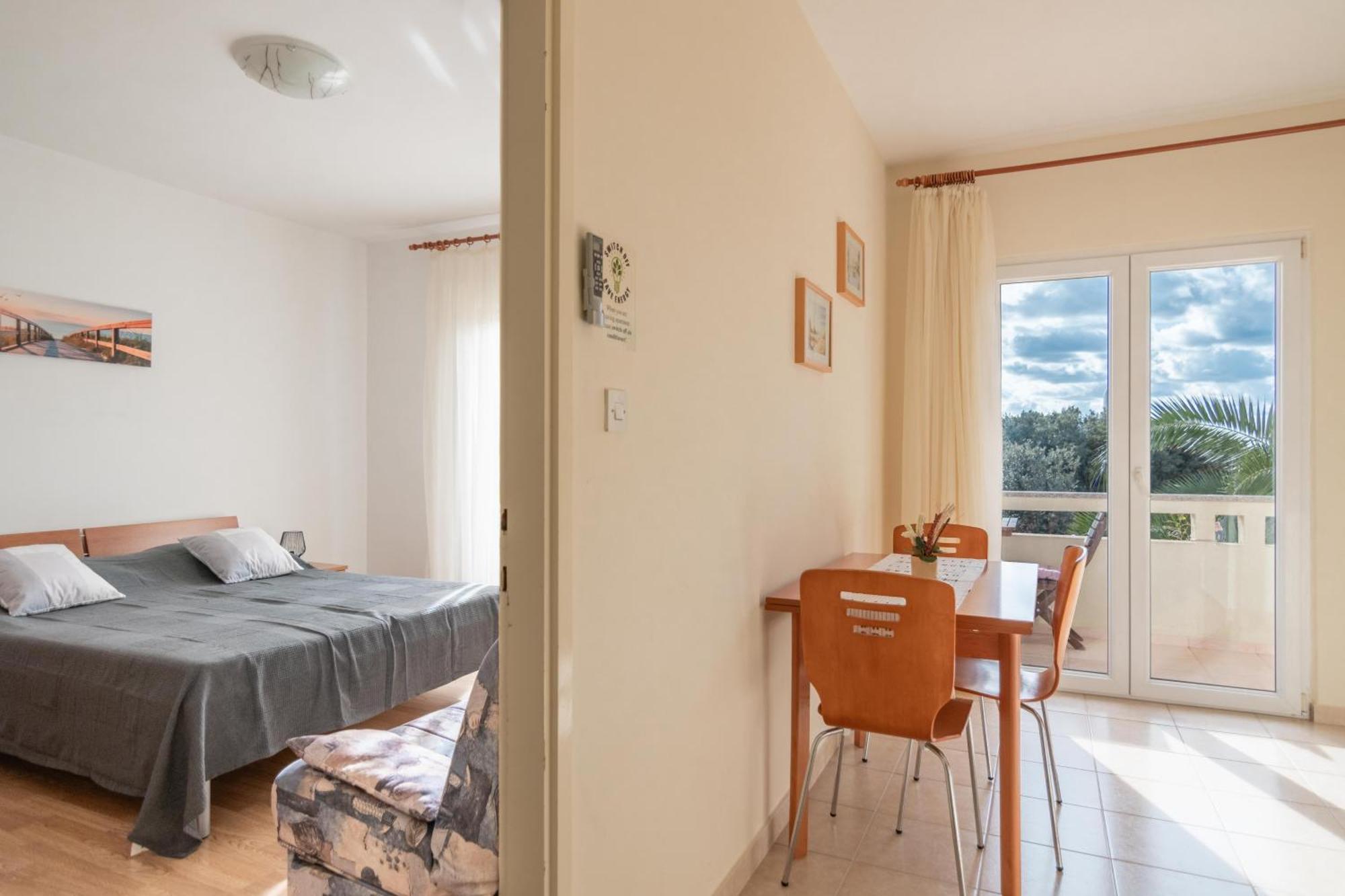 Apartments With A Parking Space Mandre, Pag - 18748 Kolan Ruang foto