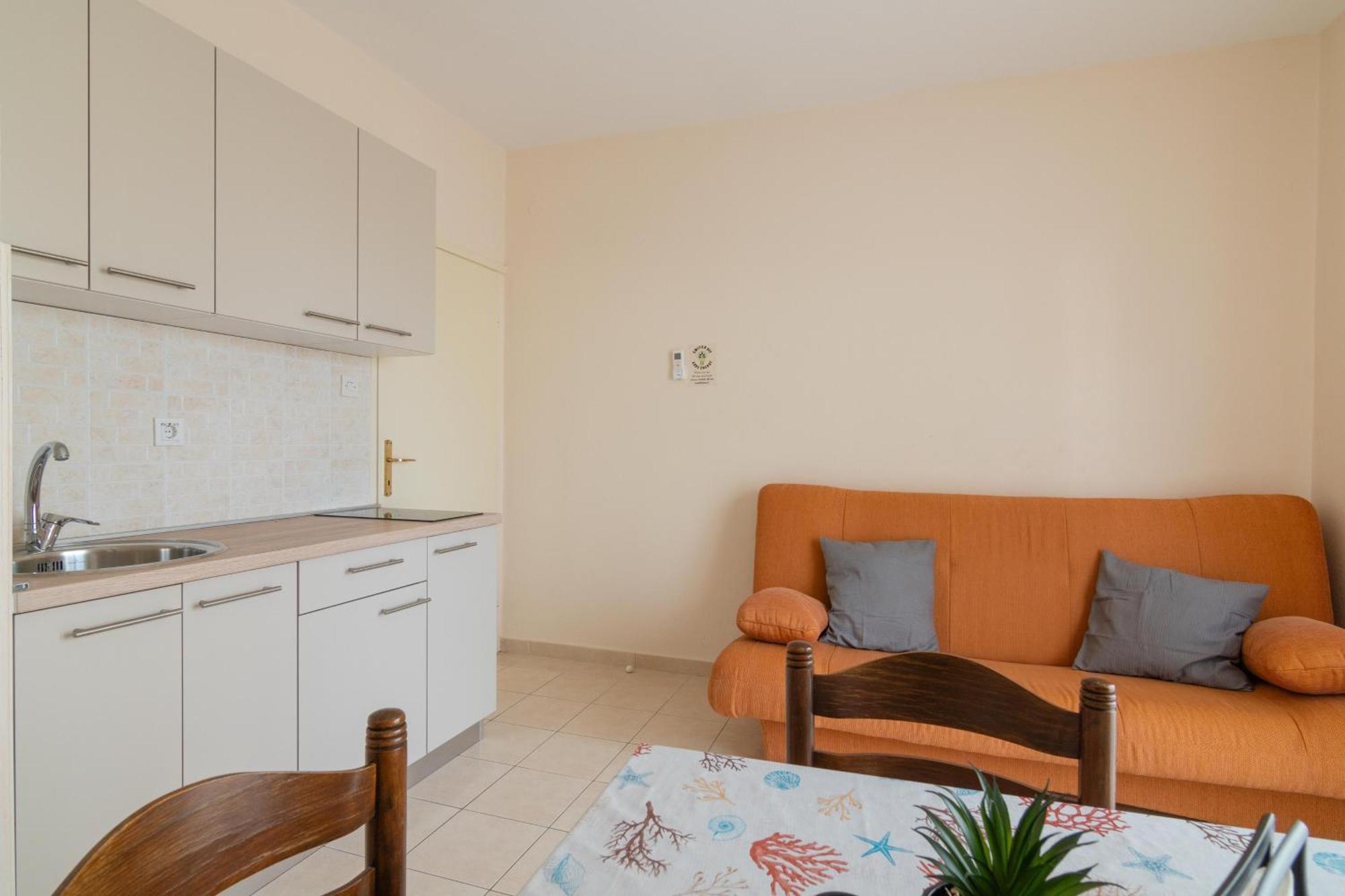 Apartments With A Parking Space Mandre, Pag - 18748 Kolan Ruang foto